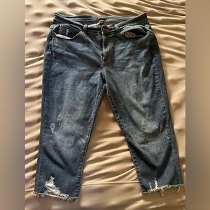 18w Judy Blue skinny distressed bottom capris